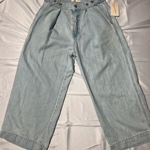 Universal Thread Light Wash Cropped Wide-Leg Jeans